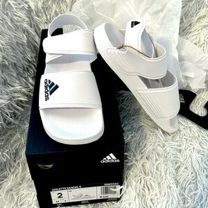AUTHENTIC ADIDAS KIDS WHITE ADILETTE SANDALS SZ: 2 (UNISEX)